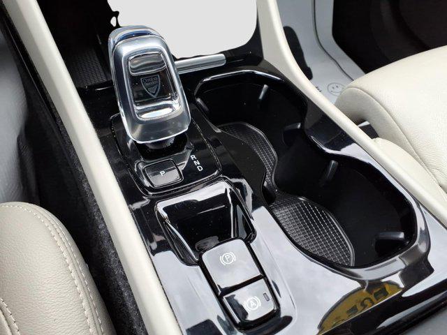 2023 Volvo XC40 B5 Plus Dark Theme