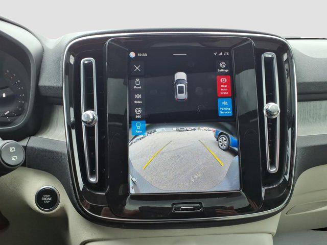 2023 Volvo XC40 B5 Plus Dark Theme