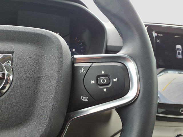 2023 Volvo XC40 B5 Plus Dark Theme