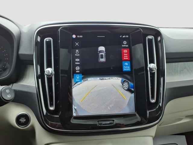 2023 Volvo XC40 B5 Plus Dark Theme