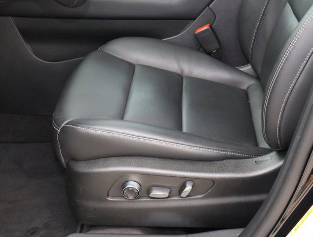 2024 Cadillac XT4 FWD Premium Luxury