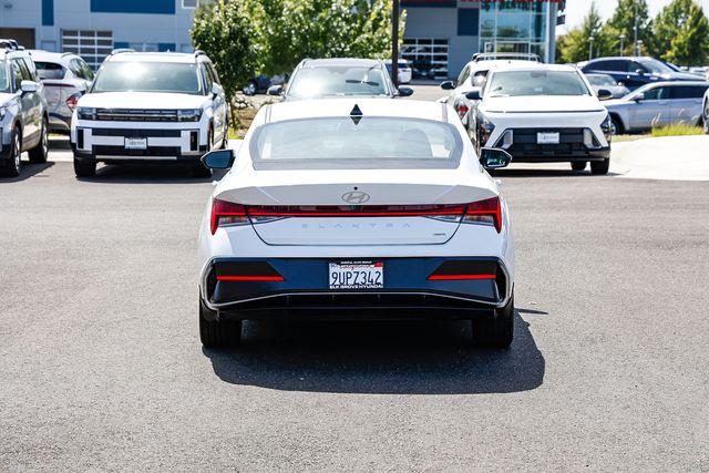 2025 Hyundai Elantra Hybrid Limited