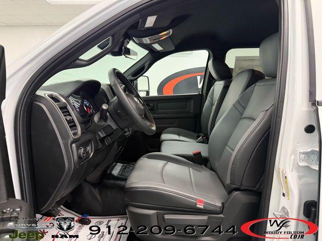 2026 RAM Ram 5500 Chassis Cab RAM 5500 TRADESMAN CHASSIS CREW CAB 4X4 84 CA