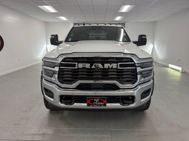 2026 RAM Ram 5500 Chassis Cab RAM 5500 TRADESMAN CHASSIS CREW CAB 4X4 60 CA