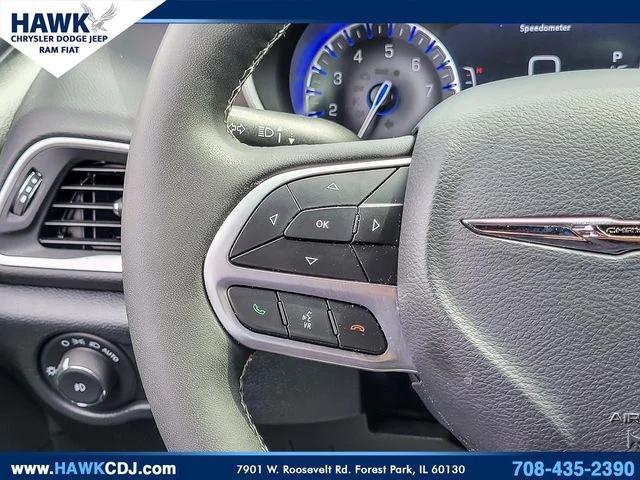 2025 Chrysler Pacifica Select