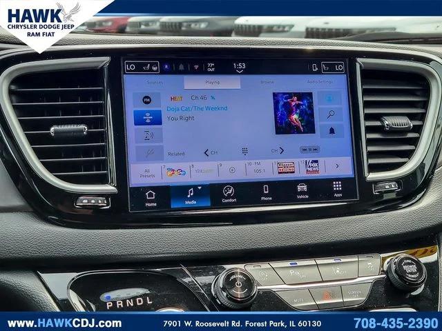 2025 Chrysler Pacifica Select