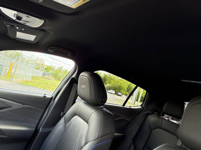 2025 Buick NV Sport Touring FWD