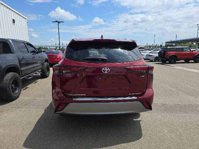 2026 Toyota Highlander Hybrid Platinum