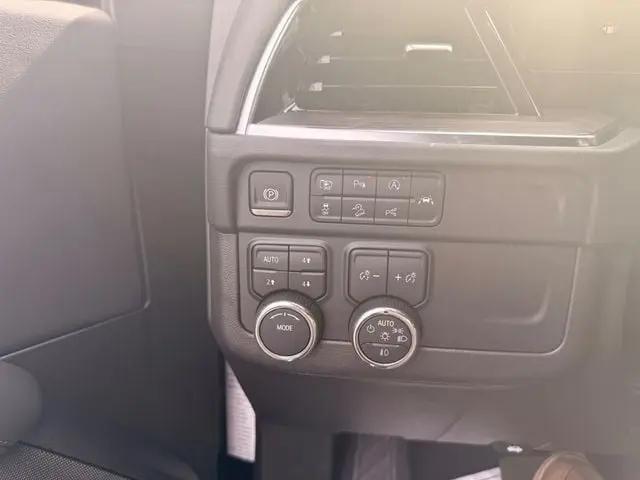 2025 Chevrolet Suburban 4WD Z71