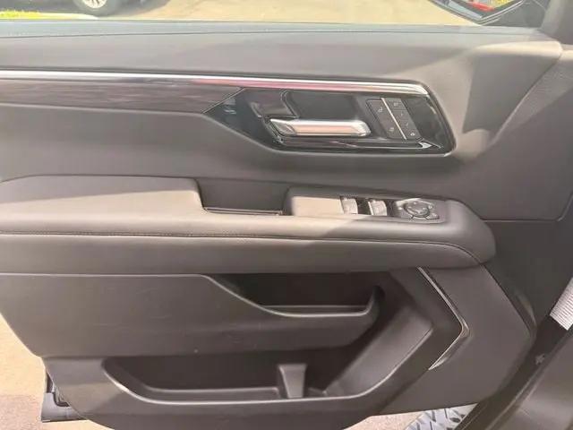 2025 Chevrolet Suburban 4WD Z71