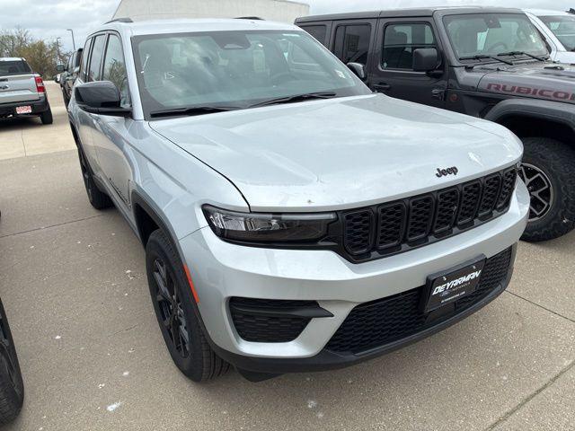 2025 Jeep Grand Cherokee Altitude 4x4 for sale in Indianola, IA