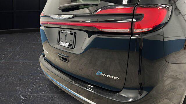 2022 Chrysler Pacifica Hybrid Touring L