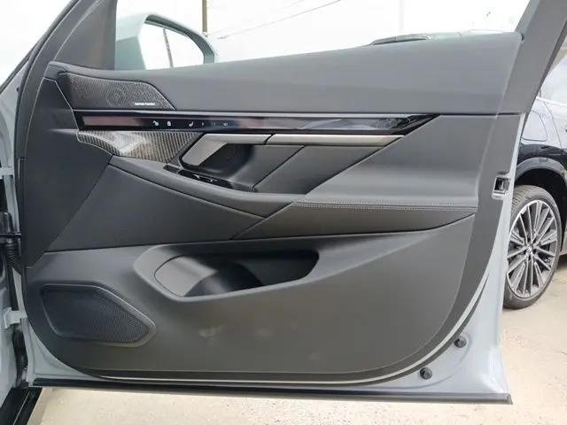 2027 BMW 5 Series 550e xDrive