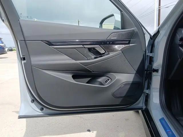 2027 BMW 5 Series 550e xDrive