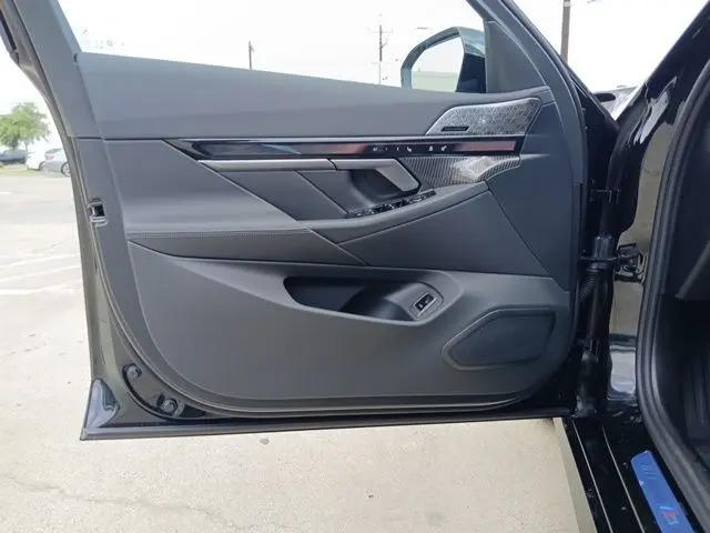 2027 BMW 5 Series 550e xDrive