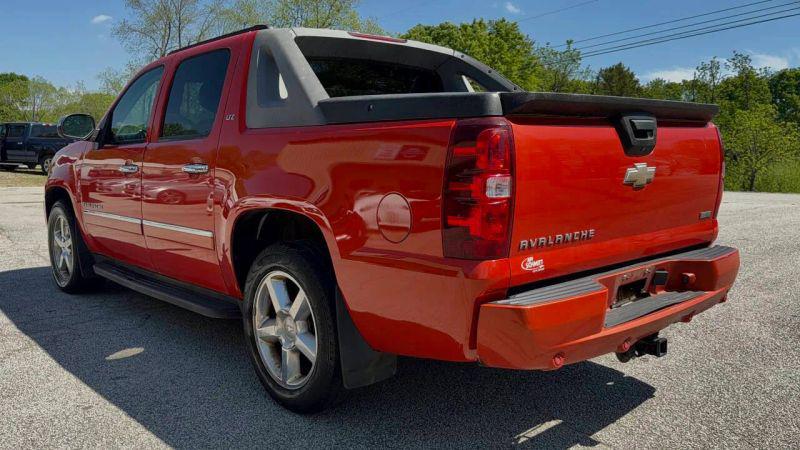 2011 Chevrolet Avalanche LTZ