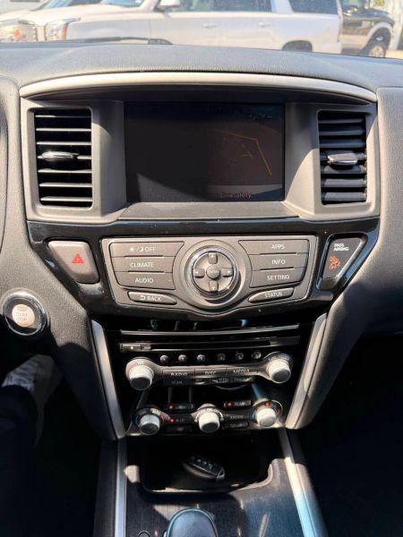 2017 Nissan Pathfinder SV