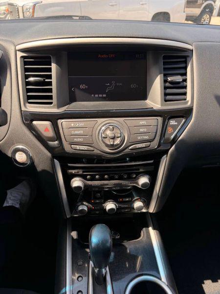 2017 Nissan Pathfinder SV