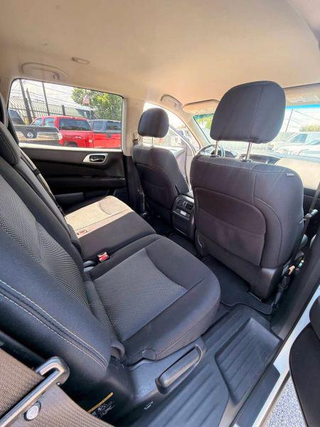 2017 Nissan Pathfinder SV