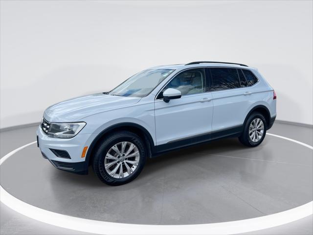 White Silver Metallic 2018 Volkswagen Tiguan SE 4Motion SUV / Crossover All-Wheel Drive Automatic