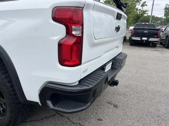 2023 Chevrolet Silverado 1500 4WD Crew Cab Short Bed ZR2