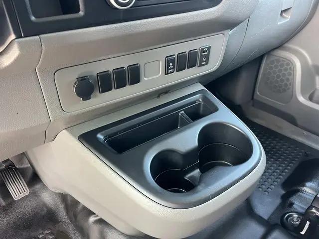 2020 Nissan 1500 SV Standard Roof V6