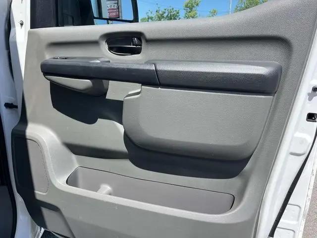 2020 Nissan 1500 SV Standard Roof V6