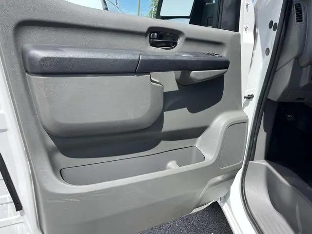 2020 Nissan 1500 SV Standard Roof V6