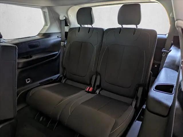 2023 Jeep Grand Cherokee L Laredo 4x4