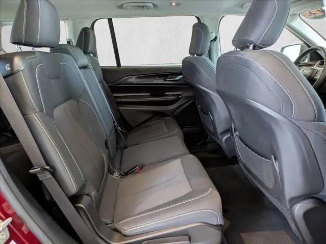 2023 Jeep Grand Cherokee L Laredo 4x4