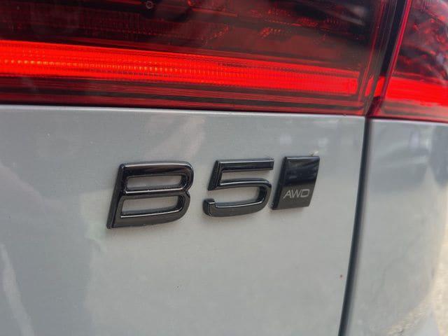 2026 Volvo XC60 B5 Ultra Black Edition