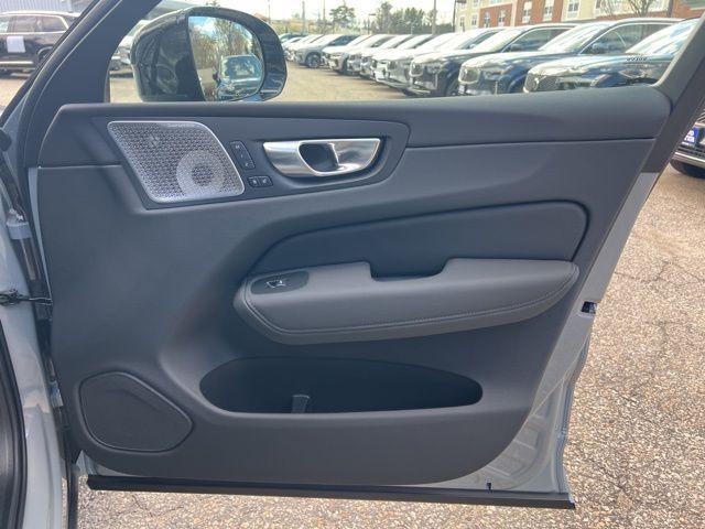 2026 Volvo XC60 B5 Ultra Black Edition