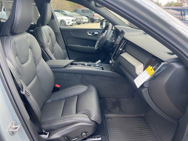2026 Volvo XC60 B5 Ultra Black Edition