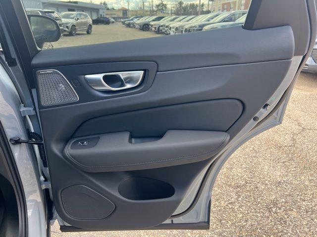 2026 Volvo XC60 B5 Ultra Black Edition