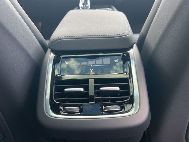 2026 Volvo XC60 B5 Ultra Black Edition