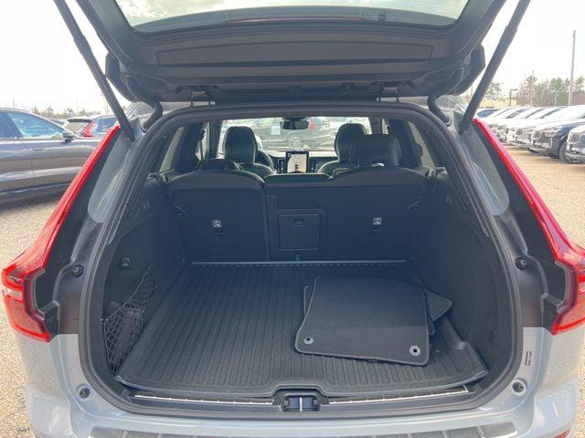 2026 Volvo XC60 B5 Ultra Black Edition