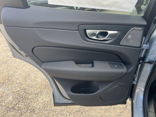 2026 Volvo XC60 B5 Ultra Black Edition