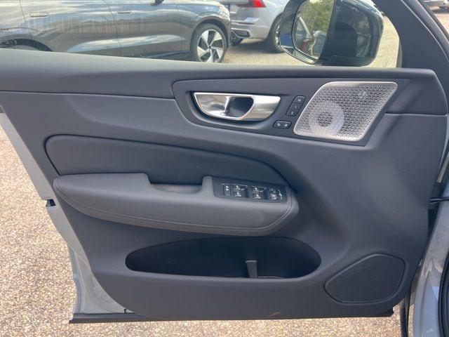 2026 Volvo XC60 B5 Ultra Black Edition