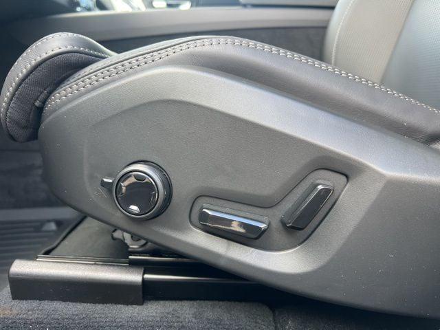 2026 Volvo XC60 B5 Ultra Black Edition