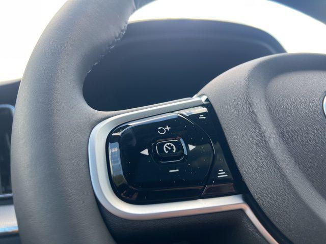 2026 Volvo XC60 B5 Ultra Black Edition