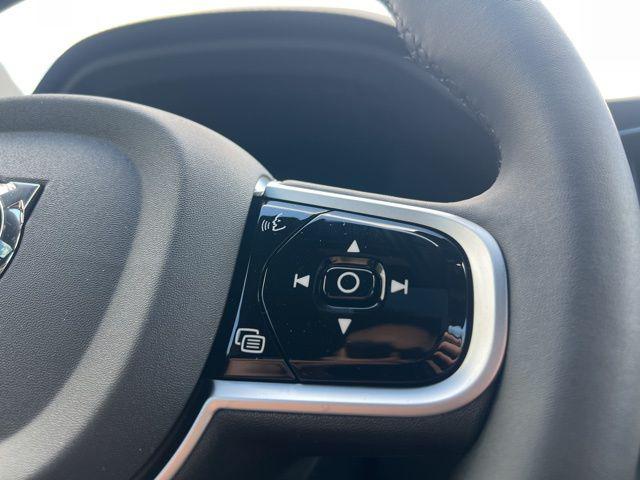 2026 Volvo XC60 B5 Ultra Black Edition