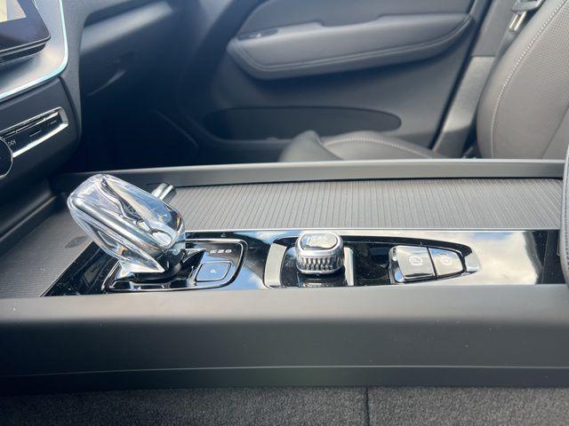 2026 Volvo XC60 B5 Ultra Black Edition