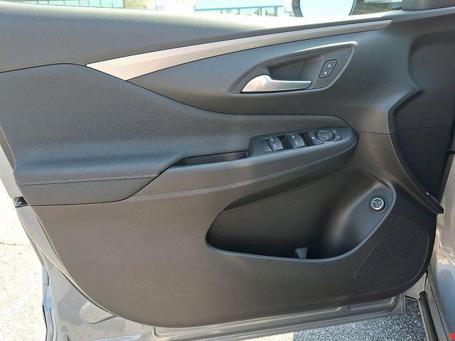 2026 Buick NV Avenir FWD