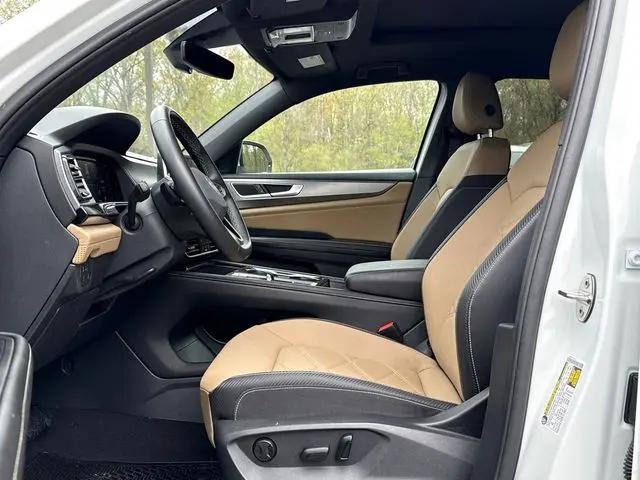 2025 Volkswagen Atlas Cross Sport 2.0T SE w/Technology