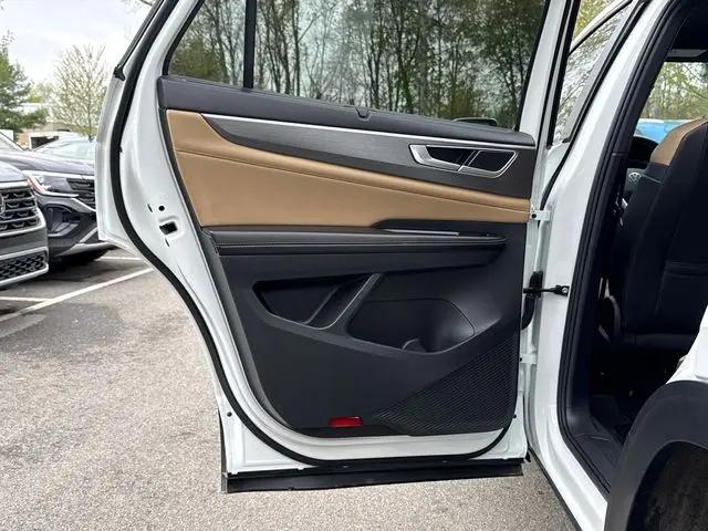 2025 Volkswagen Atlas Cross Sport 2.0T SE w/Technology
