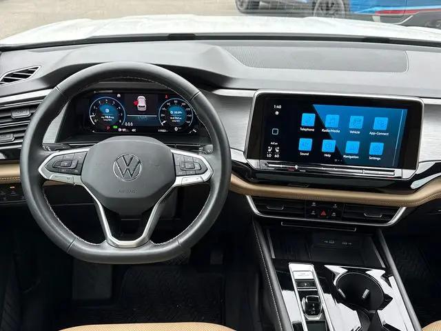 2025 Volkswagen Atlas Cross Sport 2.0T SE w/Technology