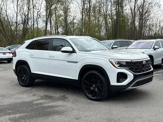 2025 Volkswagen Atlas Cross Sport 2.0T SE w/Technology