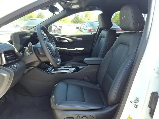 2026 Buick NV Sport Touring FWD