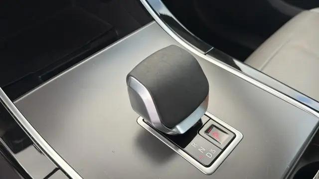 2025 Land Rover Range Rover Velar P250 Dynamic SE