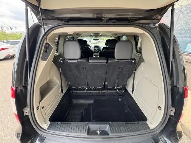 2016 Chrysler Town & Country Touring